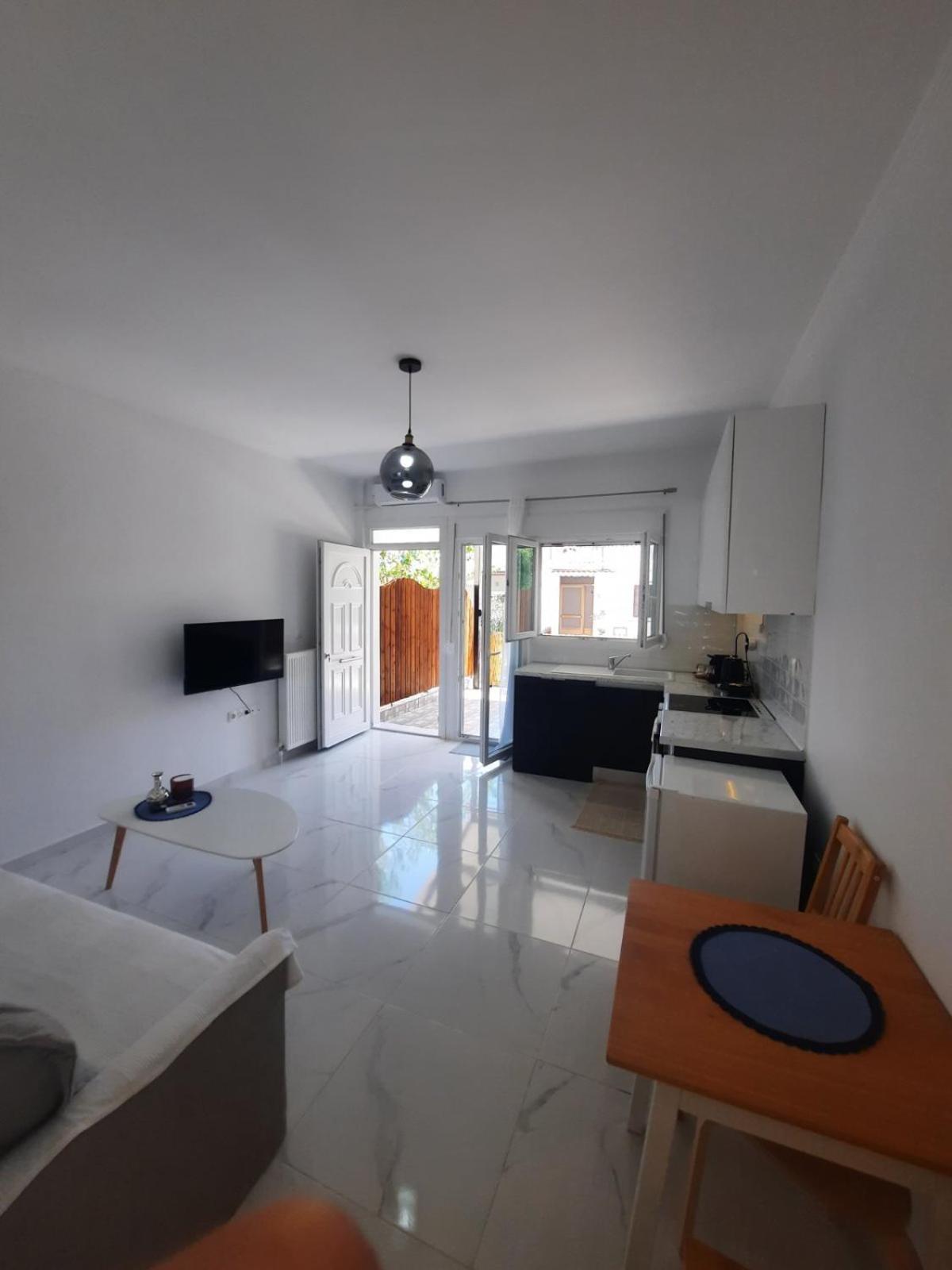 House B Diavata, Thessalonikiアパートメント エクステリア 写真