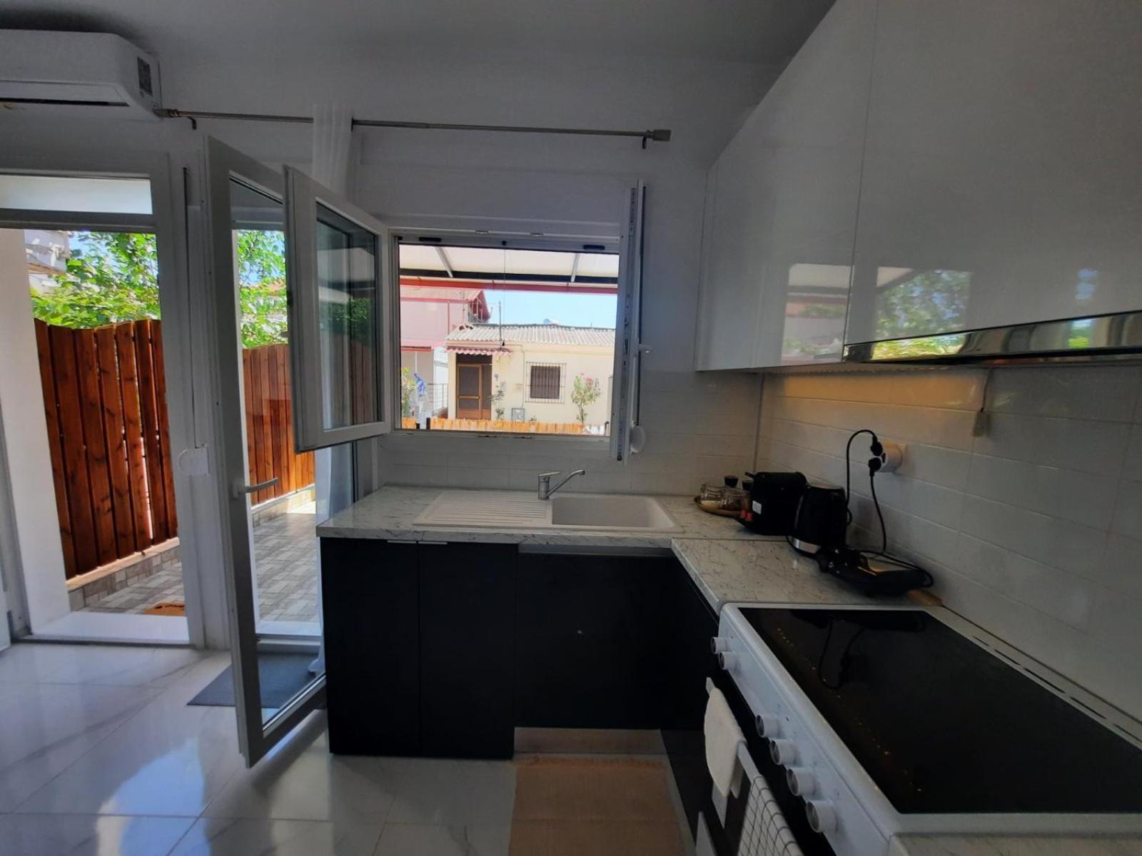 House B Diavata, Thessalonikiアパートメント エクステリア 写真